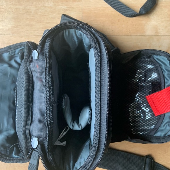 Roots Camera Bags Small one is new - Picture 4 of 6